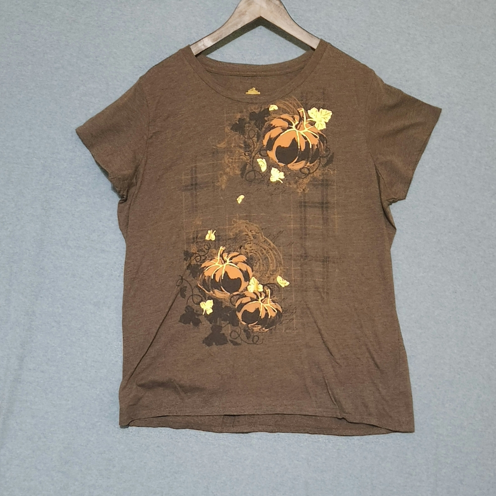 Celebrate Halloween Pumpkin Graphic Brown Women's Tee. XL